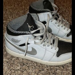 Air Jordan 1 mid mens size 8.5